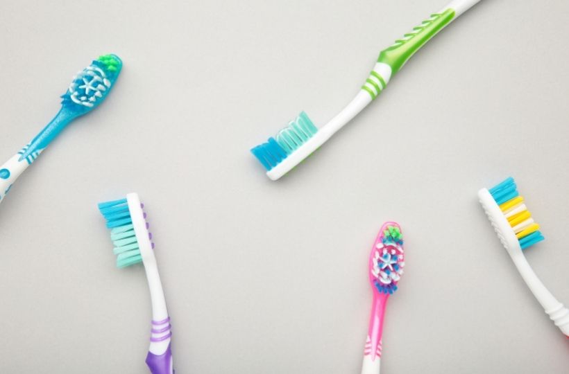 Quando trocar a escova de dentes: dicas essenciais